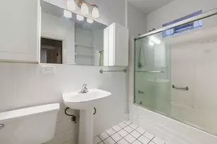 7025 N Sheridan Rd, Chicago, IL 60626 - Photo 13