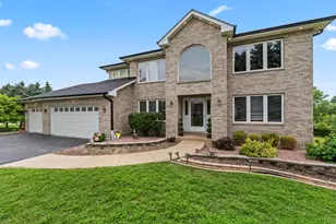 16035 W Red Cloud Dr, Lockport, IL 60441 - Photo 3