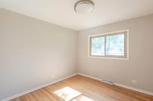 978 Sycamore Ln, Bartlett, IL 60103 - Photo 11