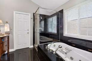 1702 Astor Ave, Oakbrook Terrace, IL 60181 - Photo 13