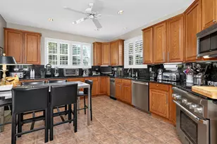 1702 Astor Ave, Oakbrook Terrace, IL 60181 - Photo 7