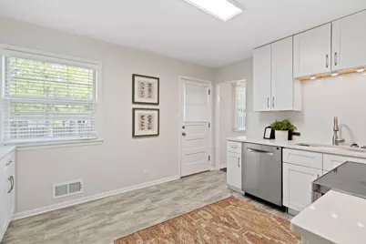 221 W Sheridan Place, Lake Bluff, IL 60044 - Photo 9