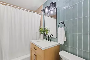 221 W Sheridan Pl, Lake Bluff, IL 60044 - Photo 17