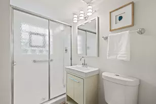221 W Sheridan Pl, Lake Bluff, IL 60044 - Photo 13
