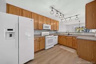 340 New Haven Dr, Cary, IL 60013 - Photo 5