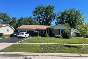 260 Pleasant Dr, Elk Grove Village, IL 60007 - Photo 1
