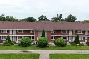 1105 Holiday Ln, Des Plaines, IL 60016 - Photo 1