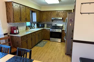 8541 S 83rd Ave, Hickory Hills, IL 60457 - Photo 9