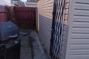 3307 W 37th Pl, Chicago, IL 60632 - Photo 5