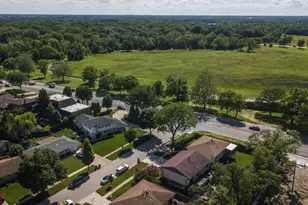 2 Oakwood Dr, Elk Grove Village, IL 60007 - Photo 35