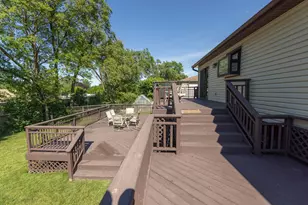 2 Oakwood Dr, Elk Grove Village, IL 60007 - Photo 31