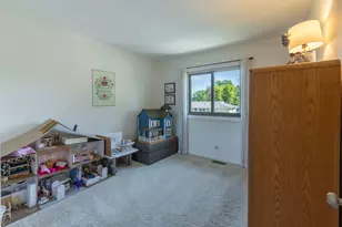 2 Oakwood Dr, Elk Grove Village, IL 60007 - Photo 17