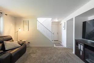 2 Oakwood Dr, Elk Grove Village, IL 60007 - Photo 25