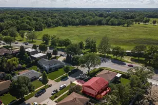 2 Oakwood Dr, Elk Grove Village, IL 60007 - Photo 37