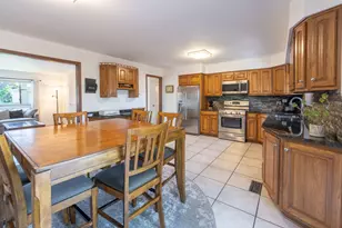 2 Oakwood Dr, Elk Grove Village, IL 60007 - Photo 11