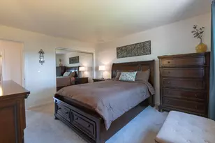 2 Oakwood Dr, Elk Grove Village, IL 60007 - Photo 15