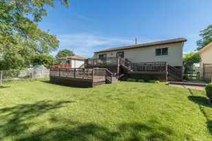 2 Oakwood Dr, Elk Grove Village, IL 60007 - Photo 23
