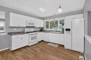 186 Royce Dr, Bloomingdale, IL 60108 - Photo 3