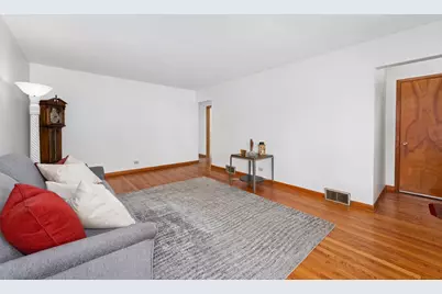 19 W Adams Street, Villa Park, IL 60181 - Photo 5