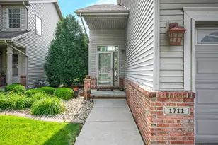 1711 Glenbridge Rd, Bloomington, IL 61704 - Photo 3