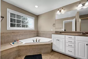 1711 Glenbridge Rd, Bloomington, IL 61704 - Photo 21