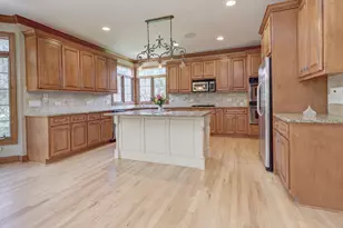 26025 Whispering Woods Cir, Plainfield, IL 60585 - Photo 11