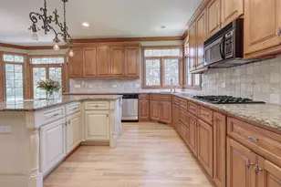 26025 Whispering Woods Cir, Plainfield, IL 60585 - Photo 9