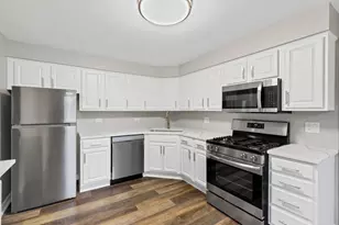 32910 N Meadow Rd, Grayslake, IL 60030 - Photo 3