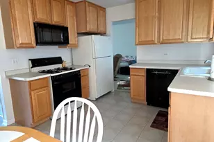 212 N Walnut Ln N, Schaumburg, IL 60194 - Photo 3