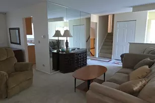 212 N Walnut Ln N, Schaumburg, IL 60194 - Photo 5