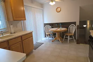 212 N Walnut Ln N, Schaumburg, IL 60194 - Photo 3