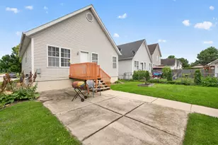302 8th St, Kirkland, IL 60146 - Photo 23