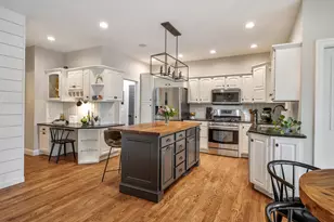 811 E Main St, Yorkville, IL 60560 - Photo 9