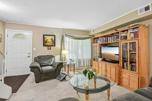 1435 Bear Flag Dr, Hanover Park, IL 60133 - Photo 3