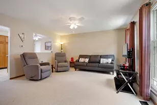 1549 Sawgrass Ct, Elgin, IL 60123 - Photo 3