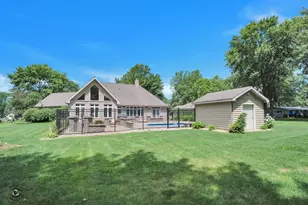 1749 Bittersweet Dr, Saint Anne, IL 60964 - Photo 7