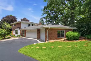 1065 Barneswood Dr, Downers Grove, IL 60515 - Photo 3