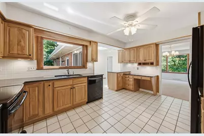 1065 Barneswood Drive, Downers Grove, IL 60515 - Photo 11
