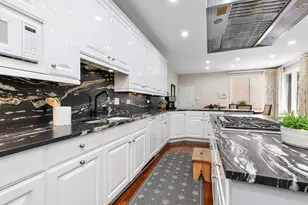 1302 Hawthorne Ln, Hinsdale, IL 60521 - Photo 7
