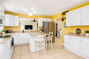 3006 S Elder Ln, Holiday Hills, IL 60051 - Photo 3
