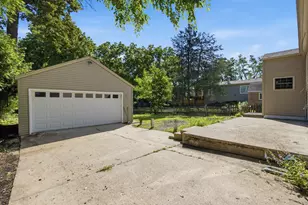 658 Pleasant St, Woodstock, IL 60098 - Photo 3