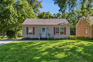 658 Pleasant St, Woodstock, IL 60098 - Photo 1