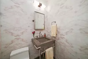 55 W Delaware Pl, Chicago, IL 60610 - Photo 9