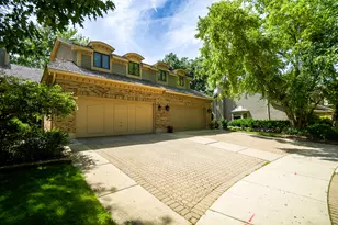 640 Walnut Oaks Dr, Roselle, IL 60172 - Photo 3