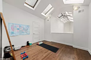 353 W Chicago Ave, Chicago, IL 60654 - Photo 13