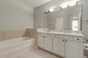 1376 Scarboro Rd, Schaumburg, IL 60193 - Photo 17