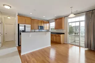 1376 Scarboro Rd, Schaumburg, IL 60193 - Photo 9