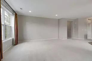 1376 Scarboro Rd, Schaumburg, IL 60193 - Photo 7