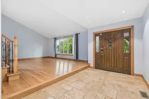 8850 W 98th Pl, Palos Hills, IL 60465 - Photo 17