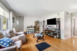831 S Wisconsin Ave, Villa Park, IL 60181 - Photo 5